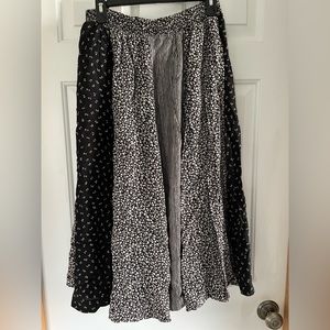 Patterned Skirt with pockets!